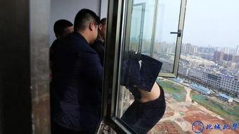 警察抓人视频,警察抓捕现场，正义瞬间彰显