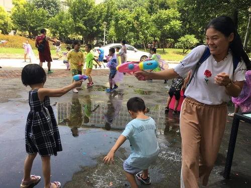 打水仗视频,一场欢乐打水仗的精彩瞬间