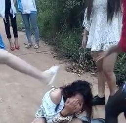 扒女孩衣服视频,扒衣视频引发的道德争议