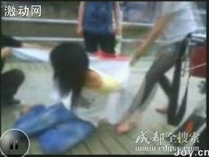 扒女孩衣服视频,扒衣视频引发的道德争议