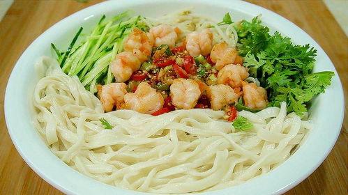 做冷面视频,夏日清爽美食，轻松学会！