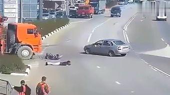 车祸监控视频,车祸监控视频揭示事故瞬间