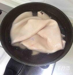 肉皮冻的做法视频,家常美味，简单易学