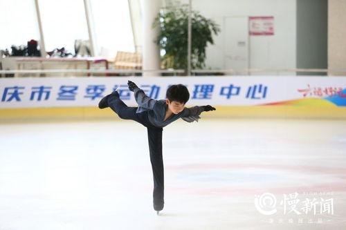 滑冰的视频,滑冰视频中的优雅瞬间