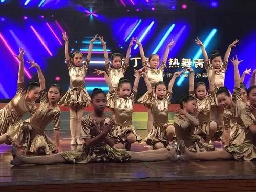 功夫宝宝棒棒棒舞蹈视频,萌动舞步，活力四射的童年风采