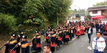 西昌学院黑彝和白彝吃瓜